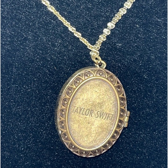 Taylor swift necklace - Picture 2 of 3